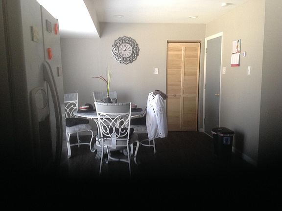 4th image of 1353 Columbus Dr