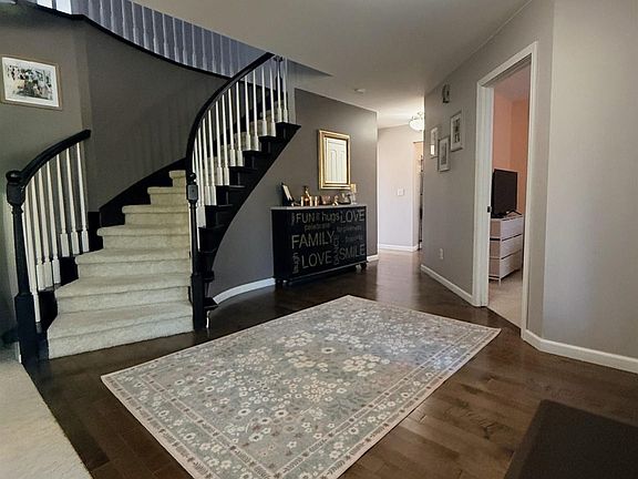 2nd image of 53379 Springhill Meadows Dr