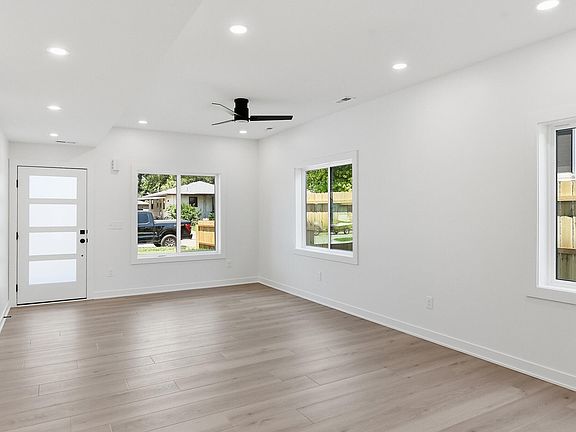 3rd image of 3221 4th Ave