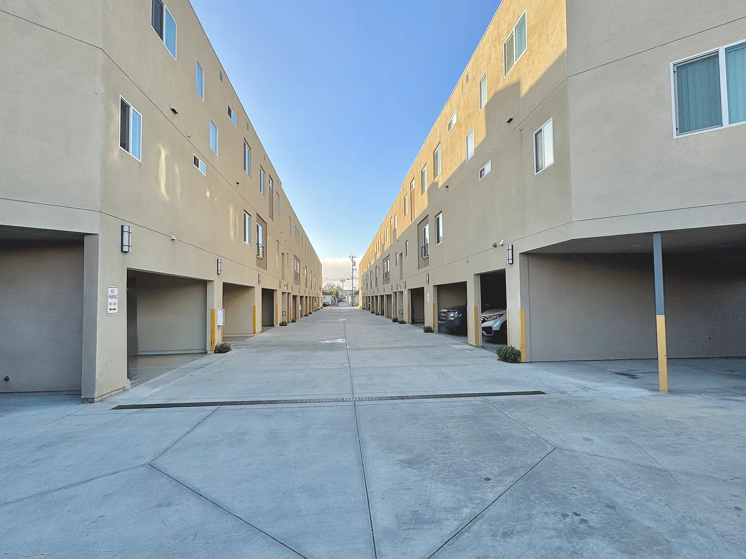 2 bed, 1.5 bath, $2,700 — Photo 3