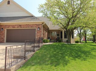 20 Aspen Ct, Bloomington, IL
