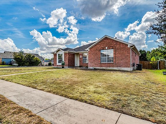 3rd image of 1021 W Black Locust Dr