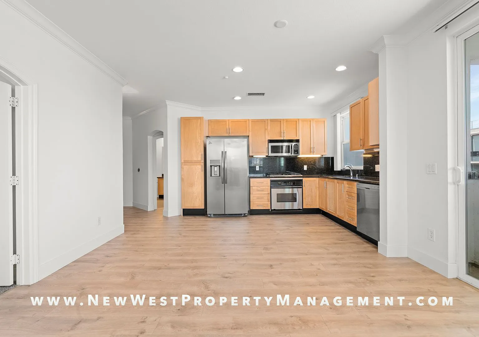 Light and Bright East Village 2 Bedroom at Park Blvd West! 2 Parking Spaces! — Photo 4