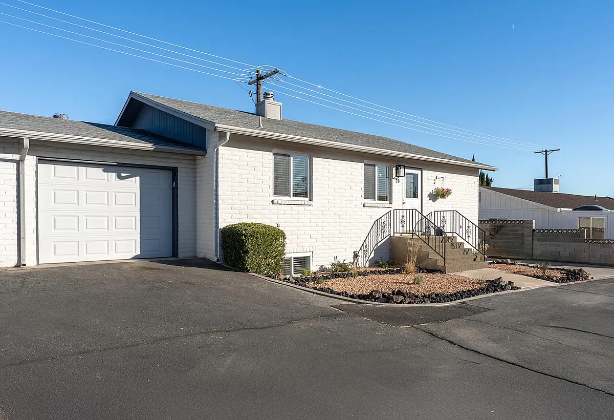 Building Photo - 142 E 500 S #28