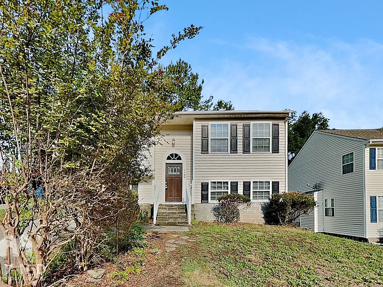 1106 Lady Banks Dr — Photo 1