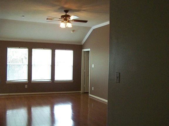 4th image of 8307 Wahl Manor Ct