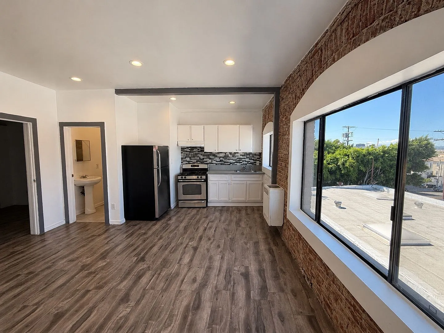 1 bed, 1.0 bath, 518 sqft, $1,900 — Photo 2