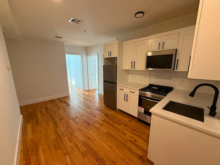 2521 West St #12E — Photo 2