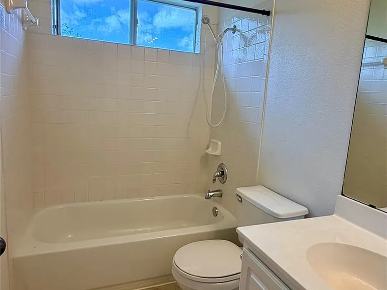 1005 Traci Michelle Dr — Photo 17