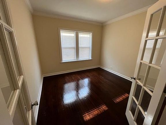 3rd image of 2442 N Hamlin Ave #1B