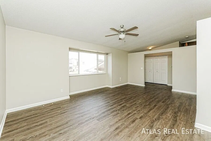4 Weeks Free Rent Plus Free 55" Tv If Moved In By 10/15! Available Now!! Bright And Spacious 4 Be... — Photo 2
