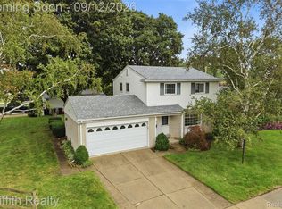 15250 Knolson St, Livonia, MI 48154