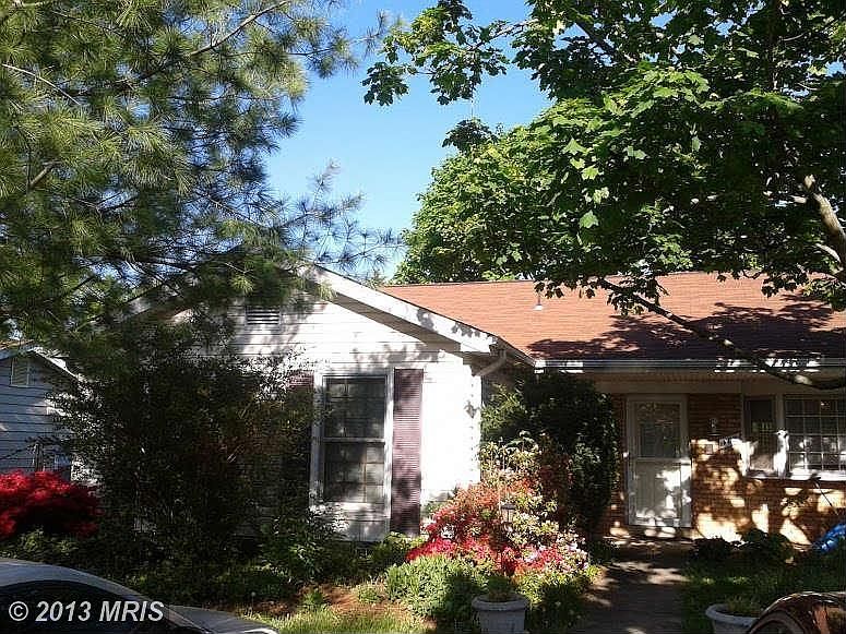 2nd image of 402 Harding Ct