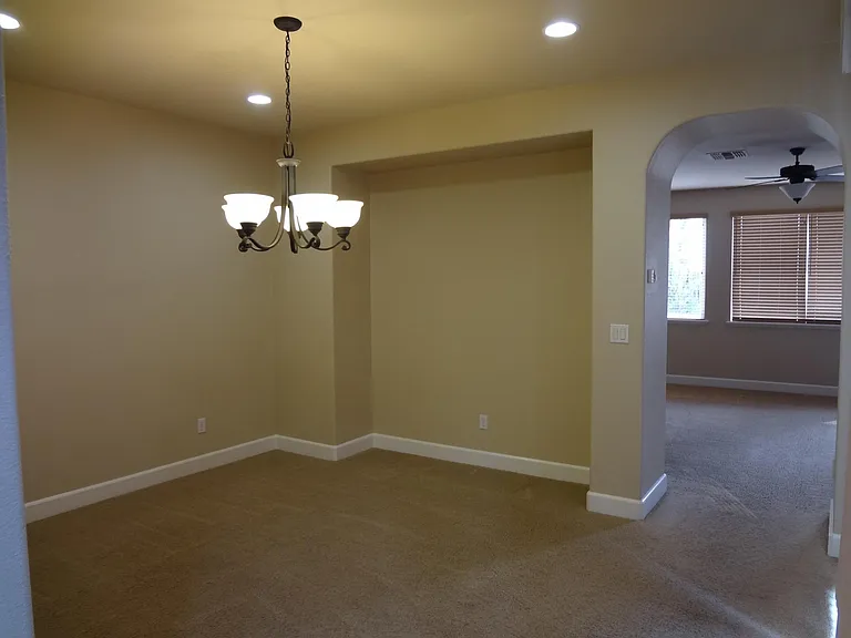 1123 Montague Ln — Photo 14