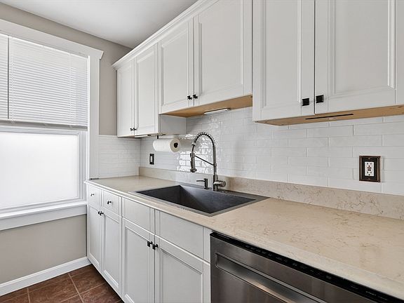 3rd image of 20 Ethel St