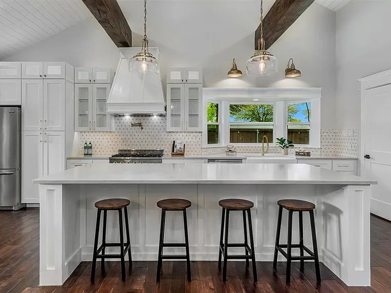 1601 Windsong Trl — Photo 8