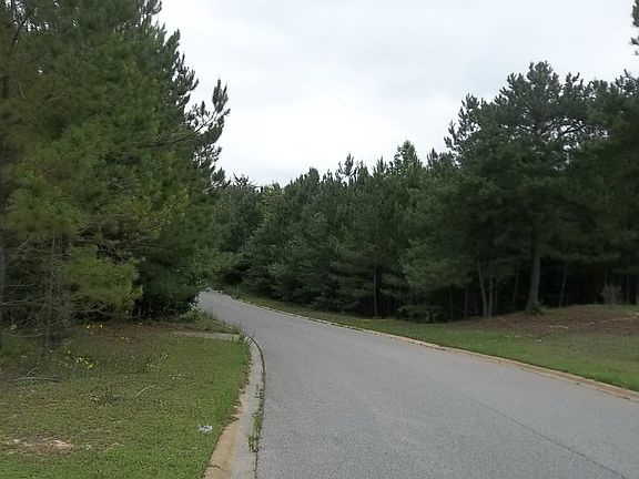 Exterior Neighborhood (street photo)