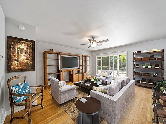 3rd image of 3421 Vista Way