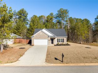 102 Oak Park Dr, Opelika, AL 36801