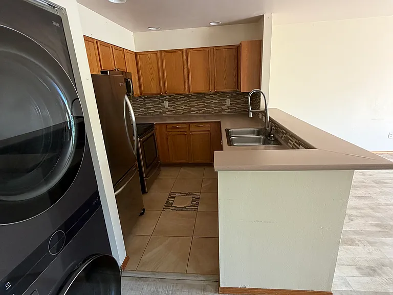 2821 Valencia St — Photo 4