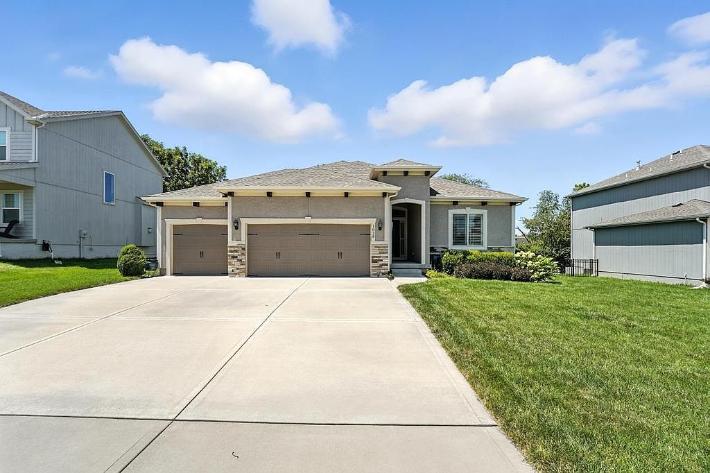 1028 NE Copperwood Dr, Lees Summit, MO 64086 | Zillow