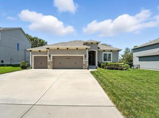 1028 NE Copperwood Dr, Lees Summit, MO 64086
