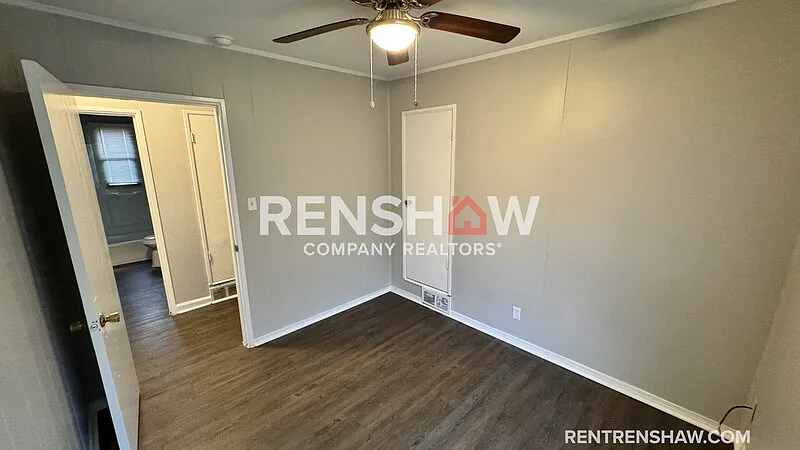 3 bed, 1.0 bath, 968 sqft, $1,000 — Photo 2