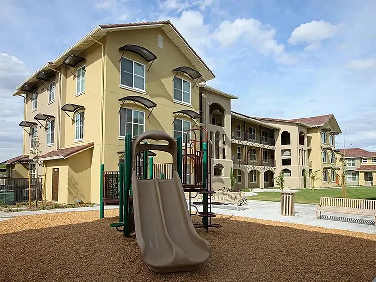 Parc Grove Commons — Photo 16