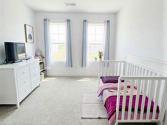 4th image of 530 Huntingdale Pl