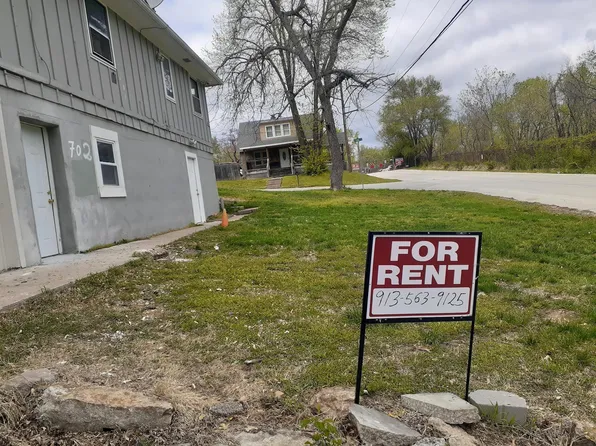 708 N Willow Ave, Sugar Creek, MO 64053