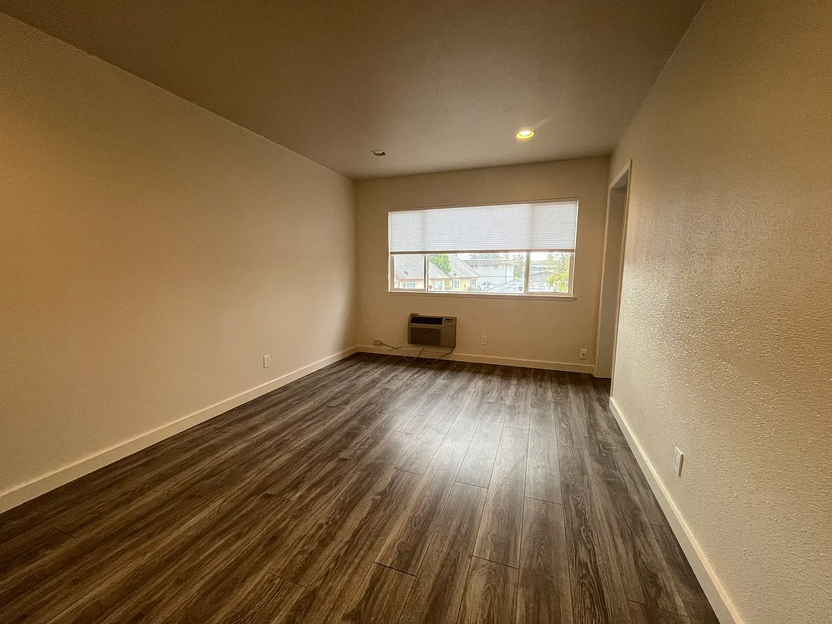 Living Room - 1120 Yulupa Ave #12