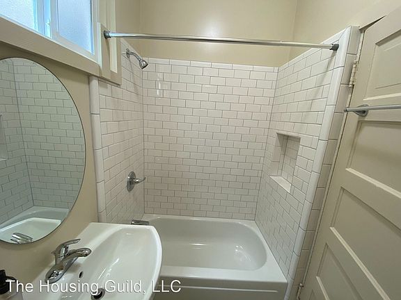 5th image of 1369 Sacramento St APT 3