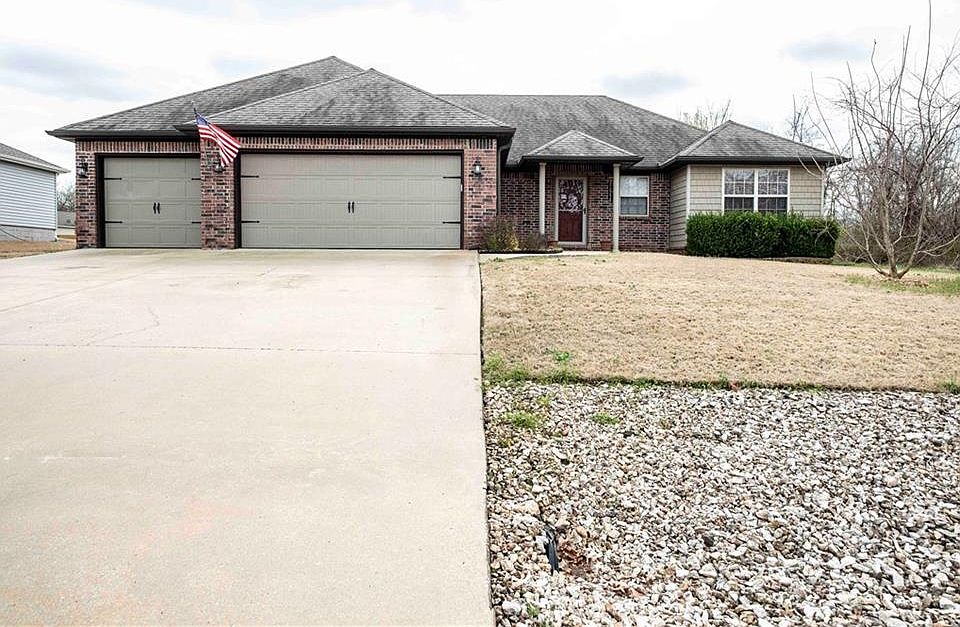 1st image of 8 Queensferry Cir