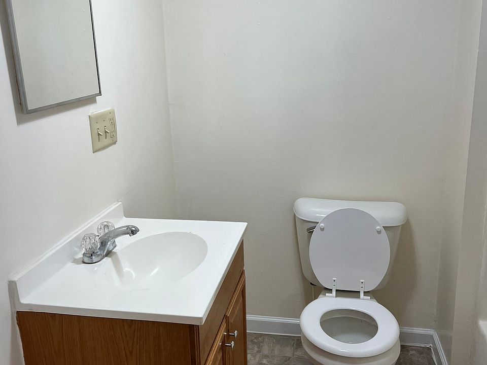 1st image of 638 Hoover Ave