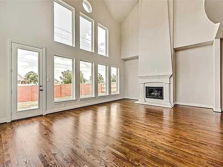 5 bed, 3.5 bath, 3770 sqft, $3,795 — Photo 3