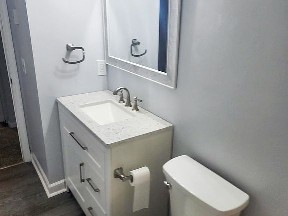 3rd image of 1015 Old Colony Rd #6
