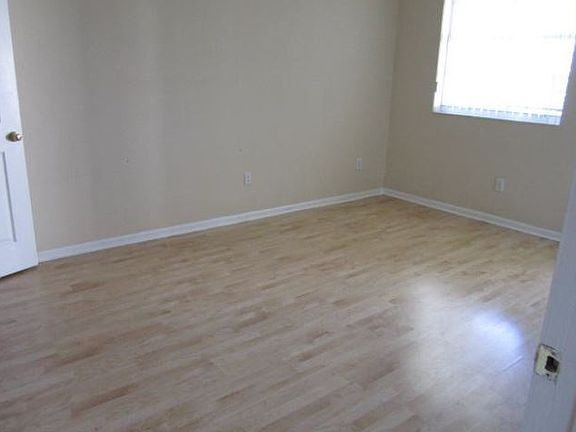 4th image of 3215 NE 184th St APT 14410