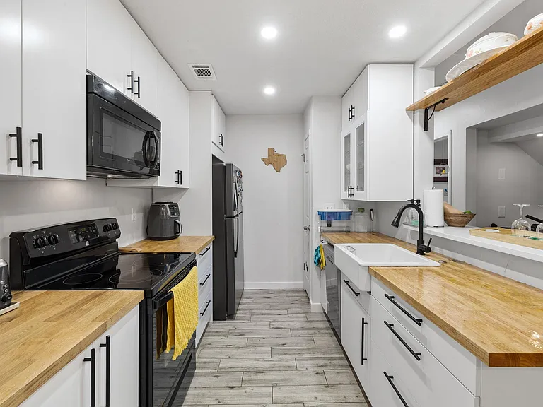 1015 E Yager Ln #115 — Photo 14