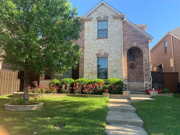 1475 Cambridge Dr — Photo 1