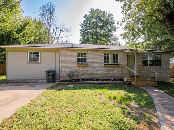 1208 S Lake Sequoyah Dr, Fayetteville, AR 72701