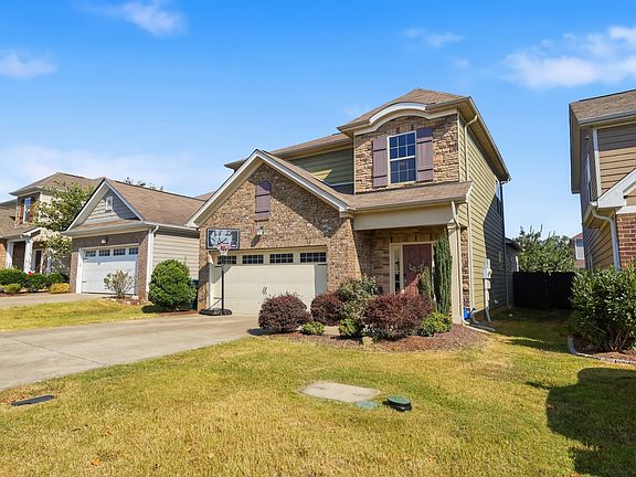 3rd image of 1025 Hemlock Dr