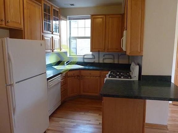 2nd image of 1062 W Columbia Ave APT 1
