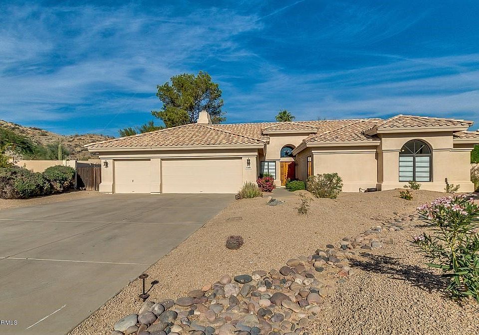 AHWATUKEE HOME WITH MOUNTAIN VIEWS!