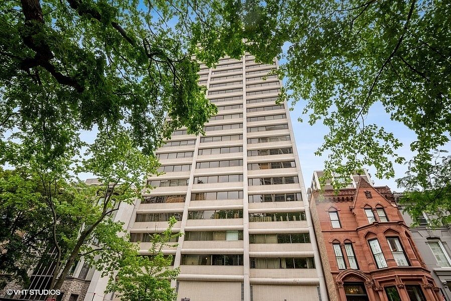 1st image of 1415 N Dearborn St APT 6A