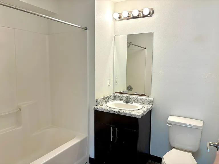 Roseland Apartments — Photo 20