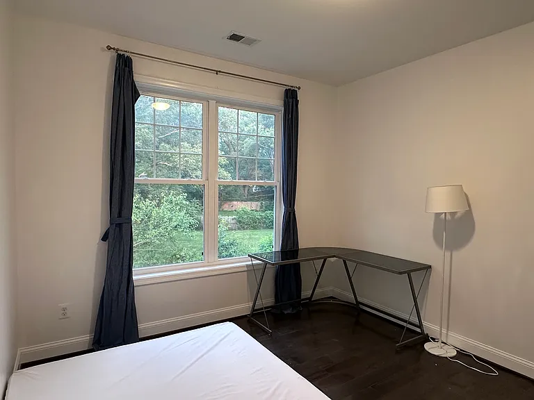 4221 University Dr — Photo 10