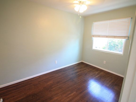 5th image of 3225 42nd St