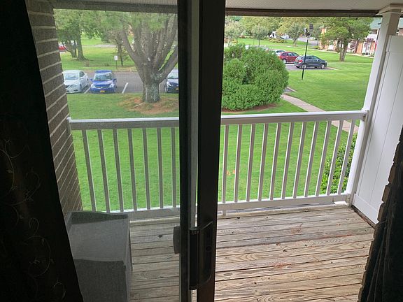 3rd image of 67 Artist Lake Dr