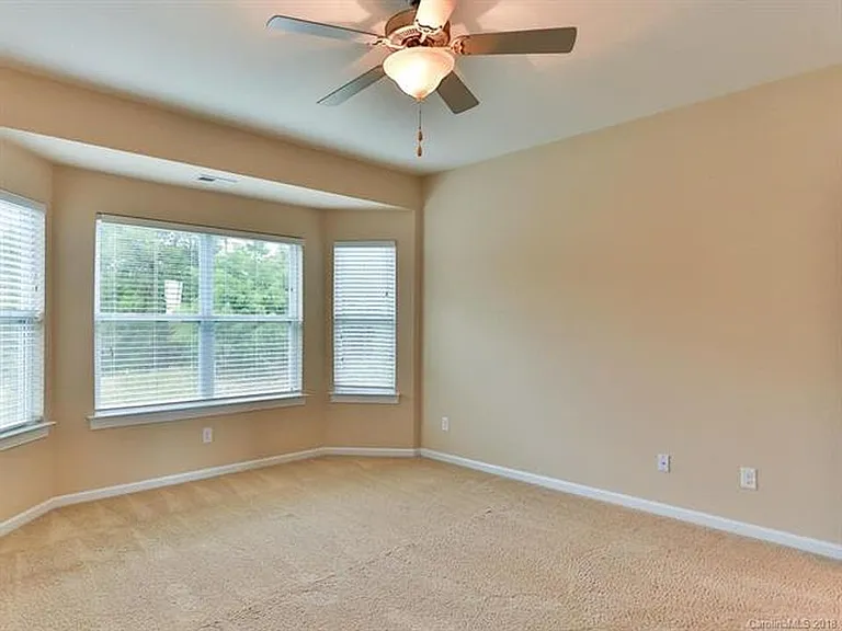 9716 Ravenscroft Ln NW — Photo 16