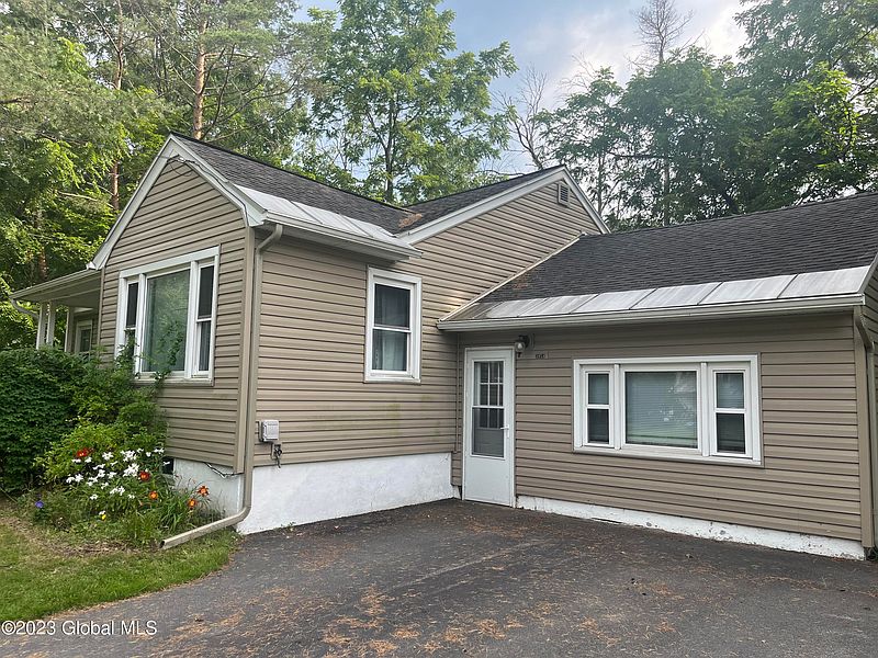 3rd image of 3954 Albany Street